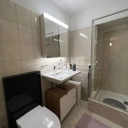 Modern 2br For Up To 6 Wef Exclusive Platz & Promenad 아파트 *